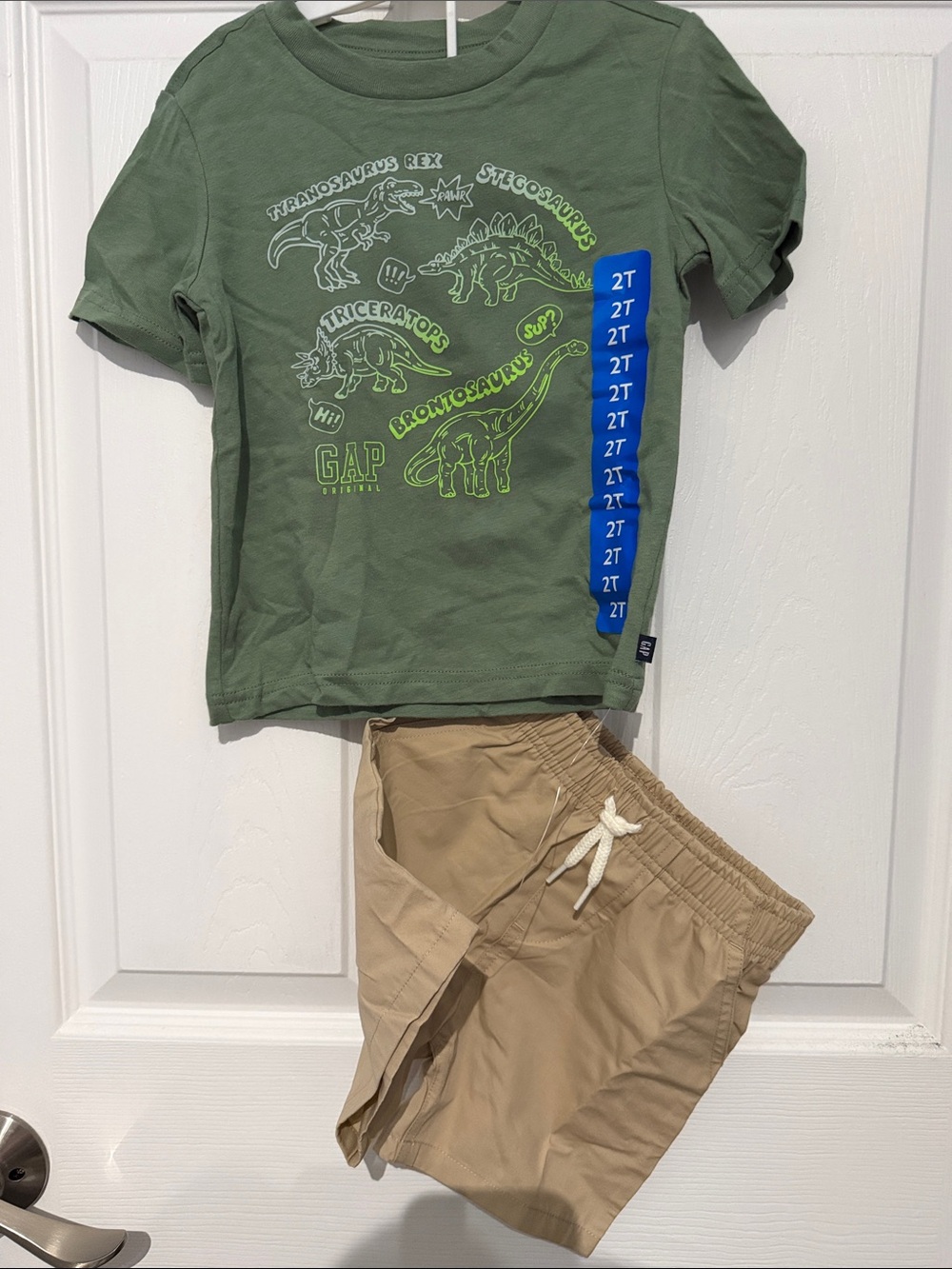 NWT Kids GAP Green Dino Graphic Tee with Tan Shorts. Size 2T.